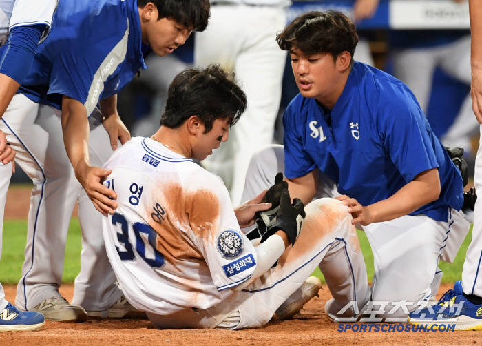 [포토] 김영웅 '어깨 통증'