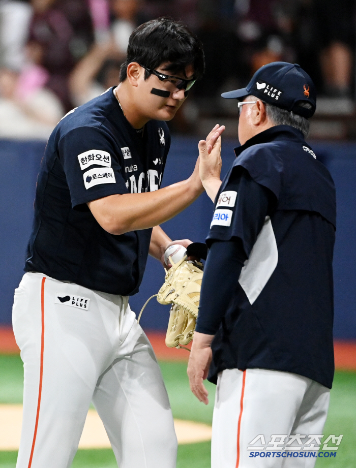 오늘 주인공은 노시환! 웃음 터진 홈런왕, 9회초 결승포 → 폰세 승률 …
