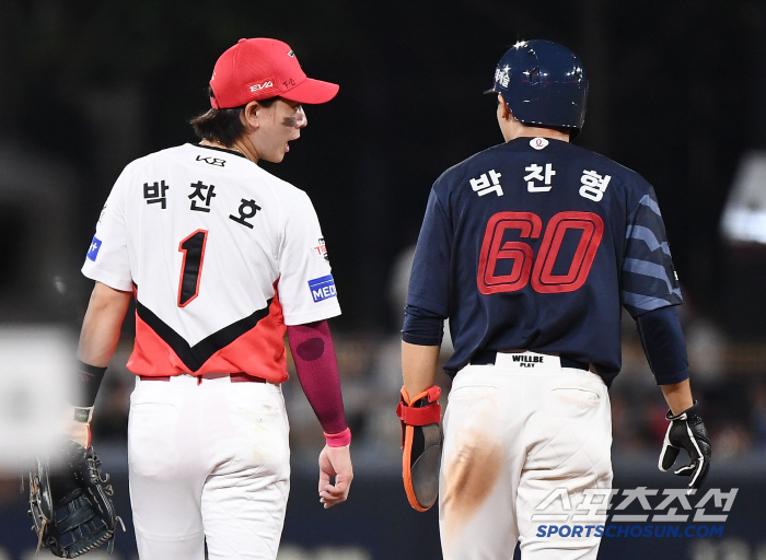[포토] 박찬호와 대화하는 박찬형
