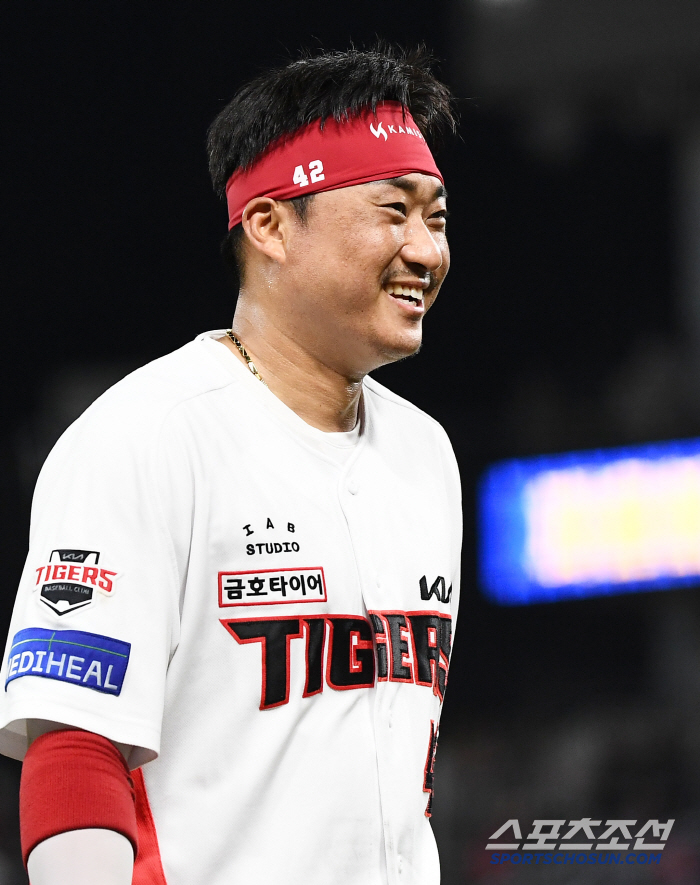 [포토] 활짝 웃는 김태군, 역전타의 주인공