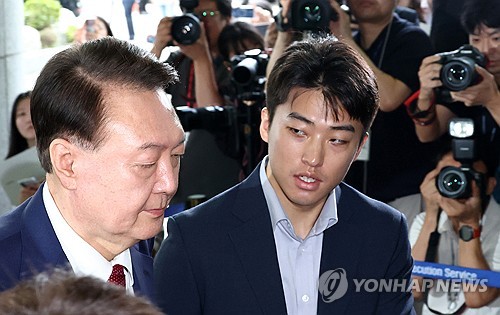 특검, 尹 2차 대면조사 시작…체포저지부터 외환까지 집중 확인