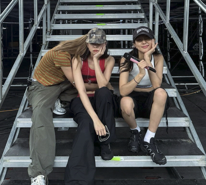 블랙핑크, 신곡 제목은 '뛰어(JUMP)'...오늘(5일) 콘서트서 음원…