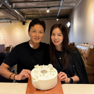'세 딸 입양' 진태현, 피 안섞인 새가족과 퇴원파티 