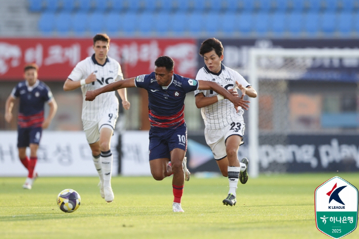 '페드로-김영환 연속골' 충북청주, 이랜드에 2-1 역전승 '10경기만의…