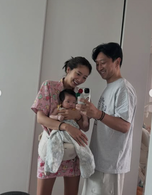 '생후 3개월' 손담비 딸, '아빠 이규혁 붕어빵'이네...유전자의 신비…