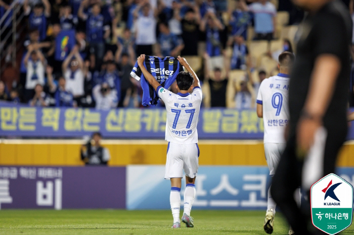 인천은 패했고, 수원은 이겼다...다시 불뭍은 우승 경쟁, 승점차는 7점…