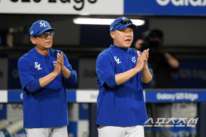 [포토] 삼성 박진만 감독 '위닝 시리즈 확보'