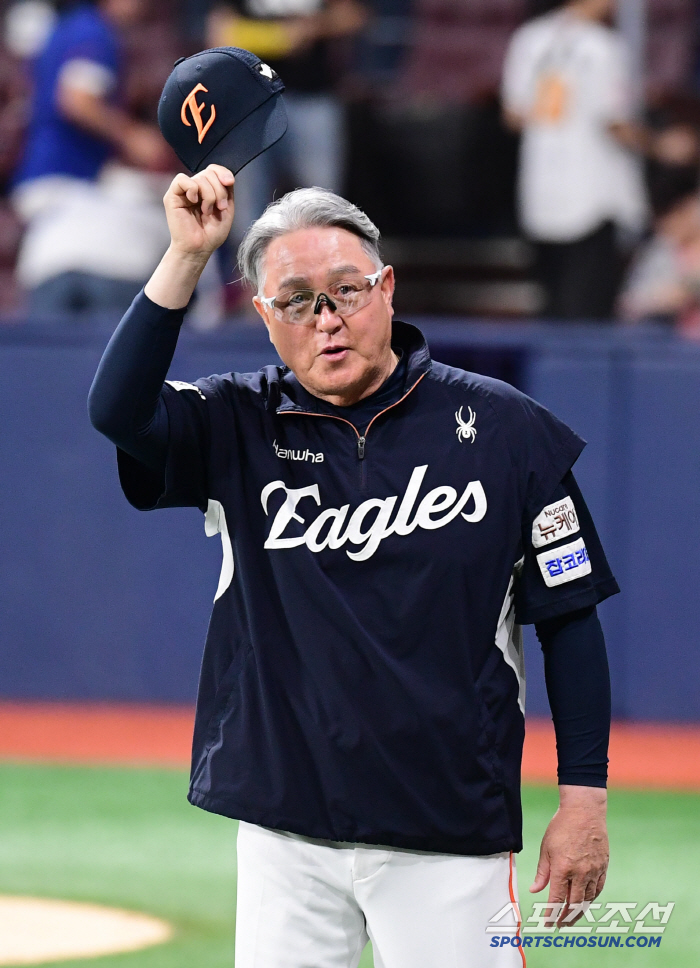 연이틀 9회 결승타, 이러니 1위 한다…사령탑의 미소 