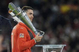 '6만 한국 노쇼' 호날두 어이없네...자진해서 홍콩 방문 '아시아 최초 CR7 박물관 개장'
