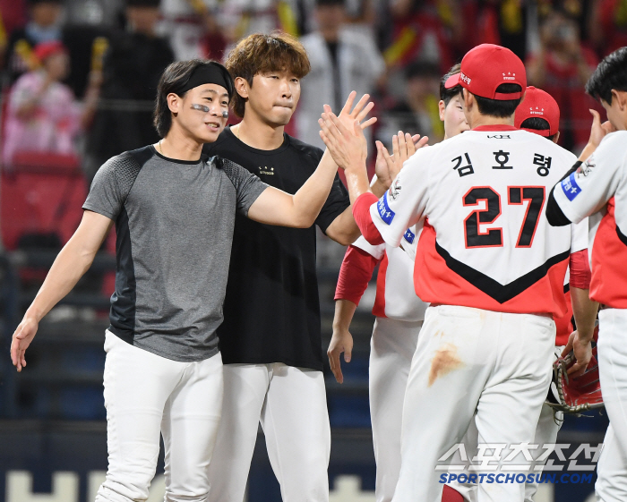 '7위→단독 2위' 2군 무시받던 KIA, 어떻게 기적 썼나…"의지·열정…