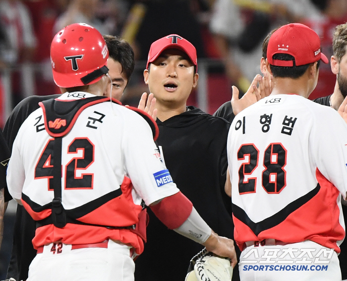 '와 5위' KIA 국내 우완 에이스라니, 낯설다…"타이거즈 대표 선수 …