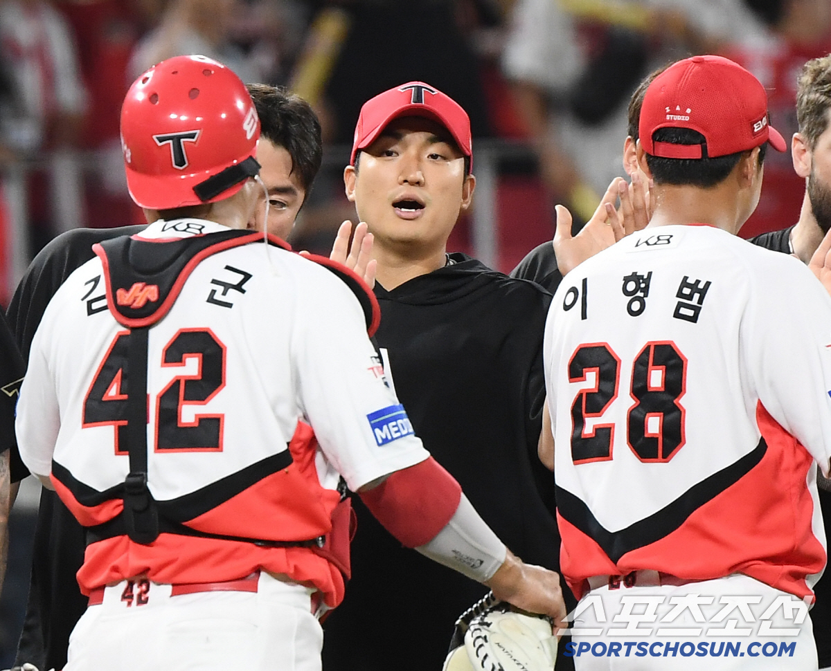 '와 5위' KIA 국내 우완 에이스라니, 낯설다…"타이거즈 대표 선수 …