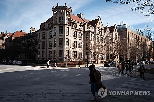 트럼프, 인종다양성 정책 폐기하자 美장학재단들 지급기준 개편