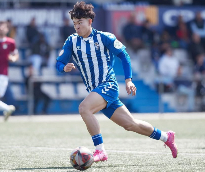 '한국전 해트트릭' 대륙 열광시킨 中 원조 초신성, 왜 저니맨으로 전락했…