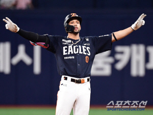 벌써 2주가 지났다 '복덩이' 어찌할까? 6주 단기 알바 정규직 전환? 한화의 행복한 고민 4주 뒤 과연 누가