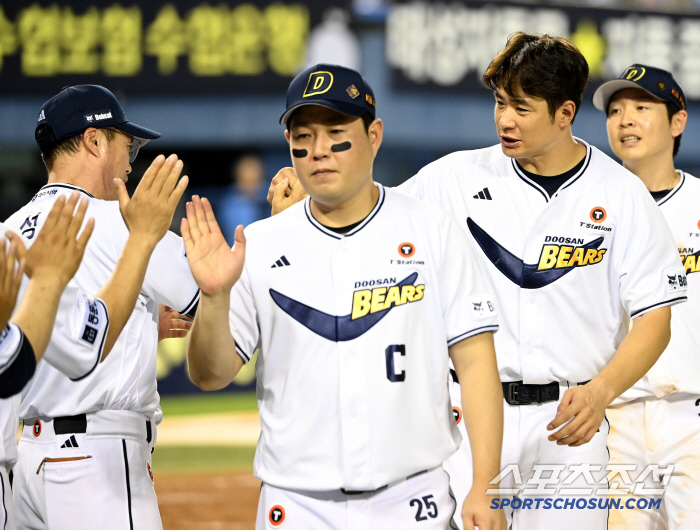 [포토] 조성환 감독대행, 김재환 스리런 멋졌어!