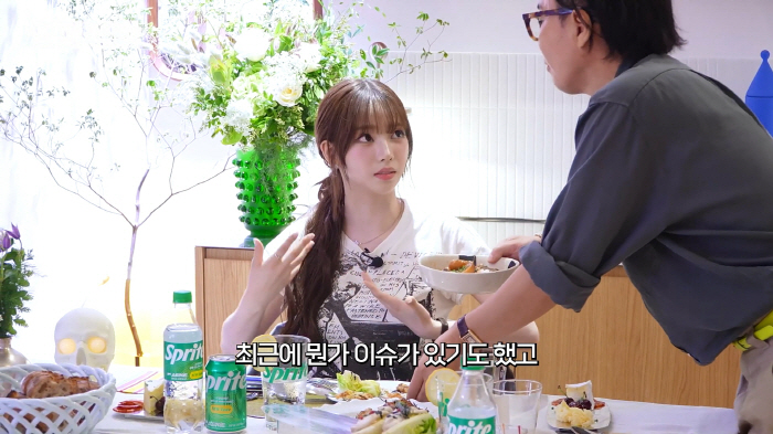 [종합] 카리나, 정치色 논란 심경 첫 고백.."겉옷 사입고 올렸는데, …