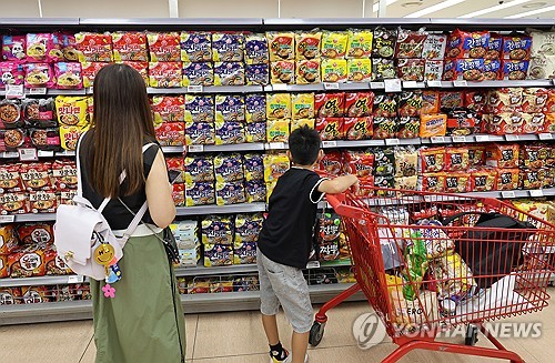 식품·유통업계, 이달에 라면·빵·커피 등 '최대 반값 할인'