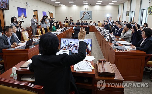 [고침] 정치(공영방송 지배구조 개편 '방송3법' 與 주도로…)