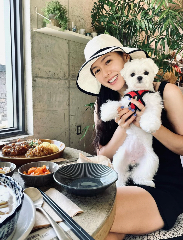 '현빈♥' 손예진도 육아는 힘들어 "밥도, 간식도 먹였는데 왜.."
