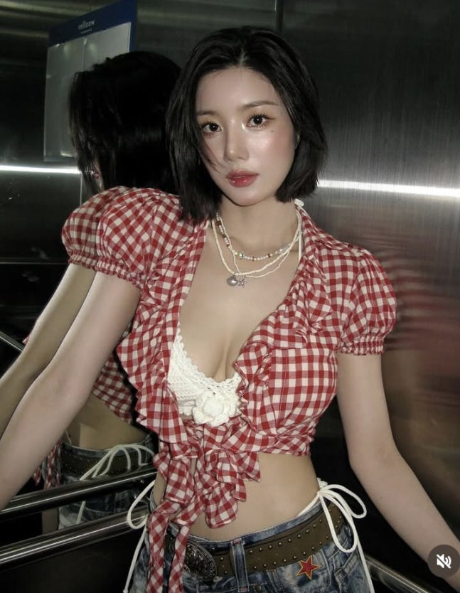 [SCin스타] ‘체크 셔츠 속 터질 듯한 몸매’ 권은비, 워터밤 비하인…
