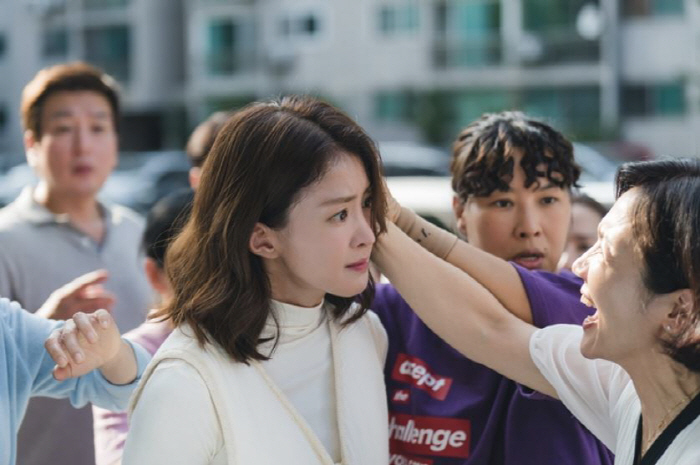 이시영, 아파트 주민에 머리채 잡혔다…아수라장 된 현장 ('살롱 드 홈즈')