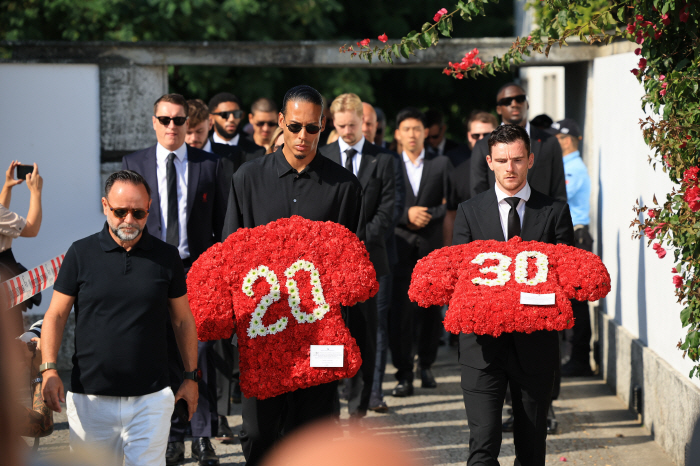 "조타 비극적 죽음→포르투갈 축구 '올스톱'" 맨유, '장례식 참석' 브…