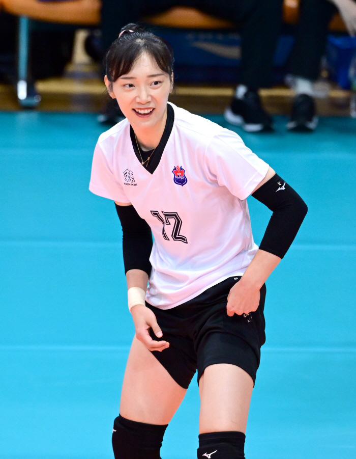 "배구 더 오래하고 싶어서"…어쩌면 운명, 멈추지 않은 문정원의 배구시계…