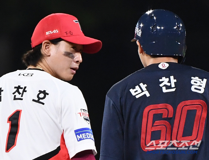 데뷔 첫 3안타 인생경기 → 타율 0.452 불방망이…'불꽃야구' 당돌한…
