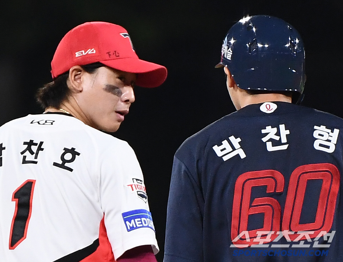 데뷔 첫 3안타 인생경기 → 타율 0.452 불방망이…'불꽃야구' 당돌한…