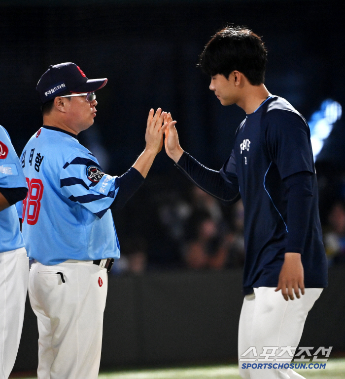 '좌완 158㎞ 대신 156㎞' 롯데 구속혁명 선봉장 출격! 보물 외인 …