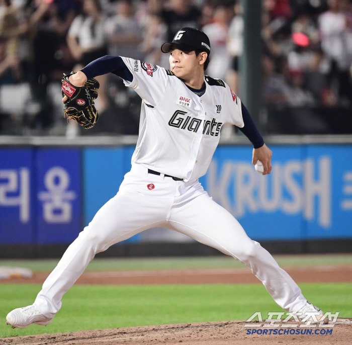 '좌완 158㎞ 대신 156㎞' 롯데 구속혁명 선봉장 출격! 보물 외인 …