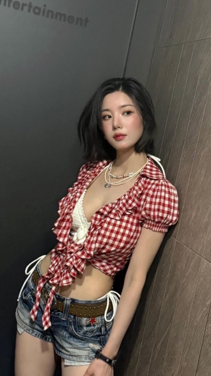 권은비, 워터밤 찢은 '파격' 비키니 몸매...고자극 퍼포먼스까지 '핫'