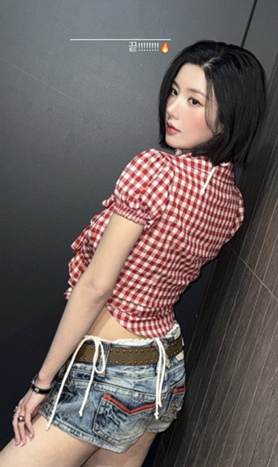 권은비, 워터밤 찢은 '파격' 비키니 몸매...고자극 퍼포먼스까지 '핫'