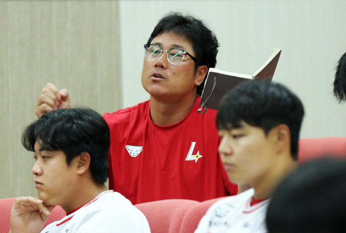 "선수가 아닌 사람을 키운다" 야구단 아니고 대학인가? 왜 정성을 들일까…