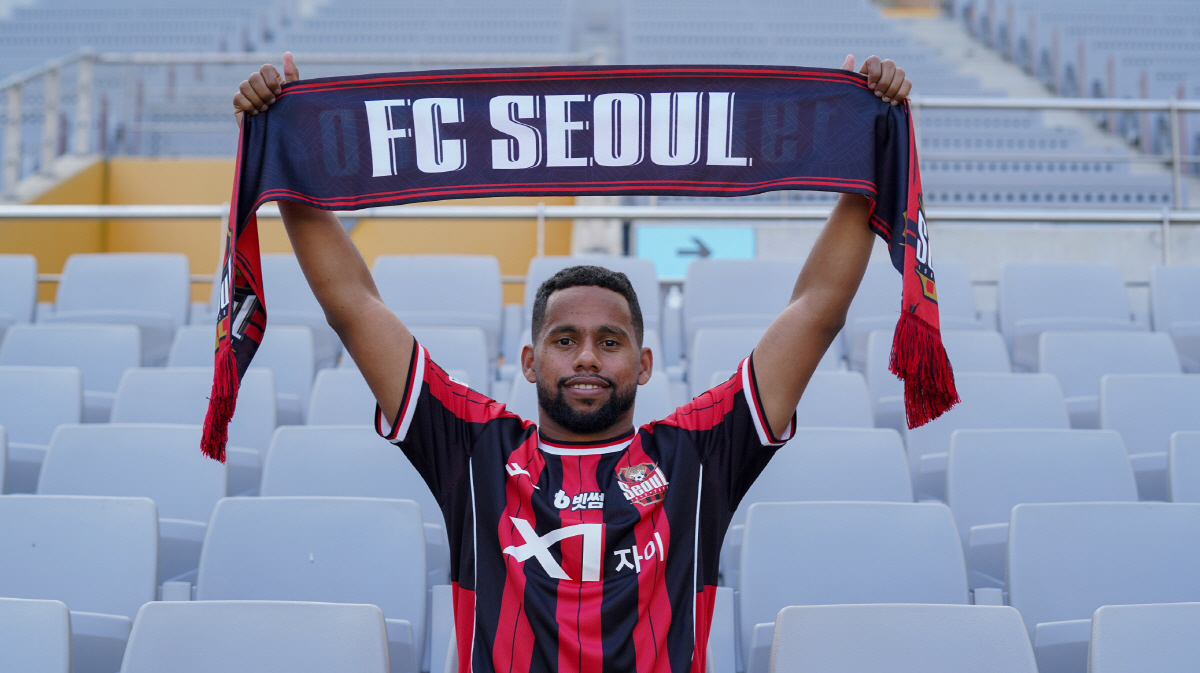 익숙함과 '아픈 이별'한 FC서울, 새 얼굴 안데르손과 함께 '행복한 축…