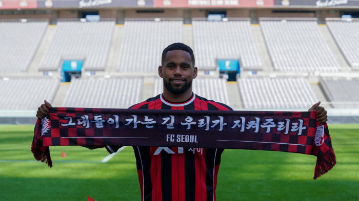 익숙함과 '아픈 이별'한 FC서울, 새 얼굴 안데르손과 함께 '행복한 축…