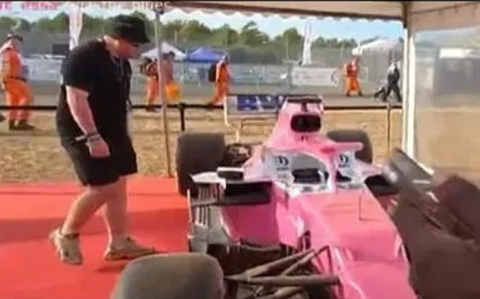 F1 차 타봤다고 15시간 유치장?…축구에 이어 구설 오른 유튜버