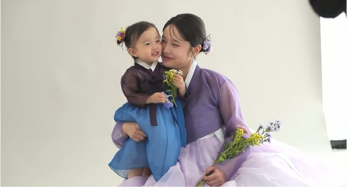 "DNA는 못 속여"…헤이지니 23개월 딸 채유, 캠들고 직접 촬영 "최…