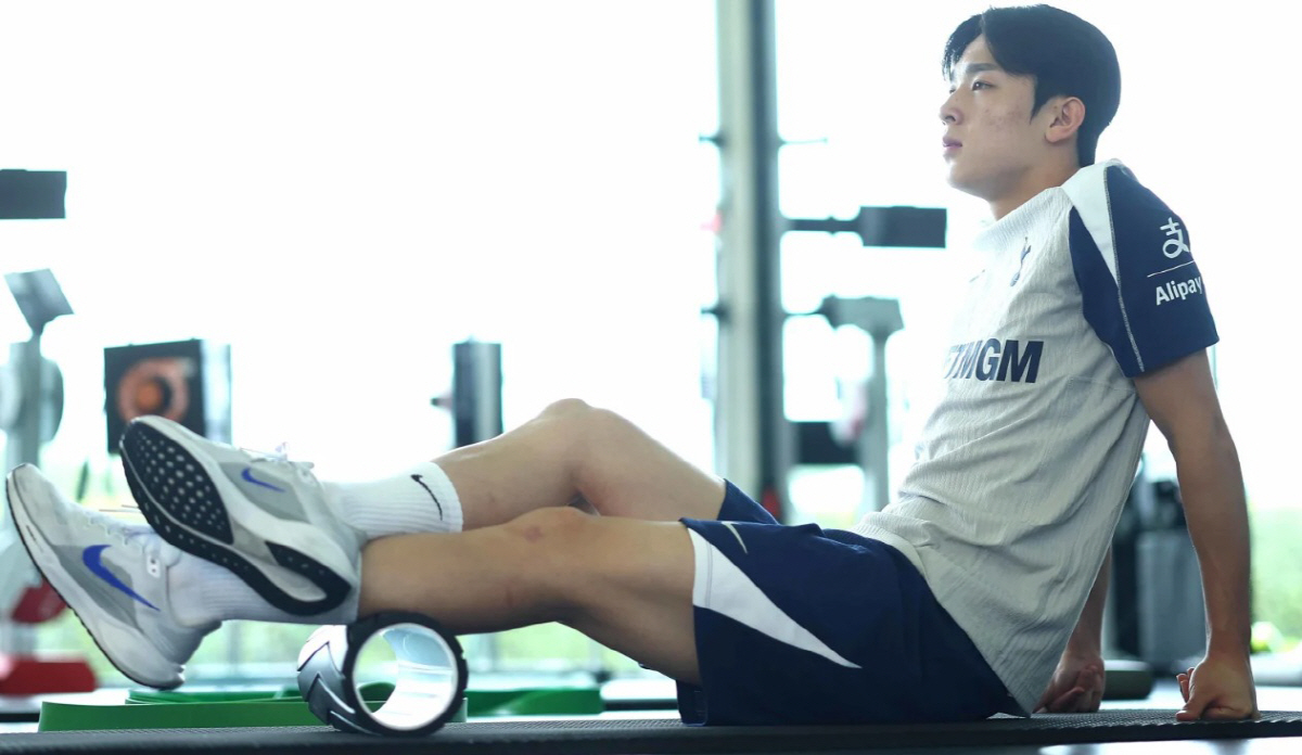 "프랭크 감독 '악마의 미소'" 양민혁 첫 훈련부터 '녹초', 포로 '도…