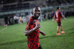'멀티골' 루이스, K리그2 19라운드 MVP 등극…아산 낚은 수원 '배스트 매치' 선정