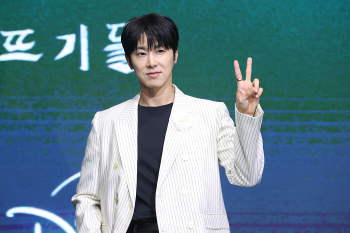 정윤호, 화제의 '레슨' 밈 언급…"나도 레슨이 필요해"