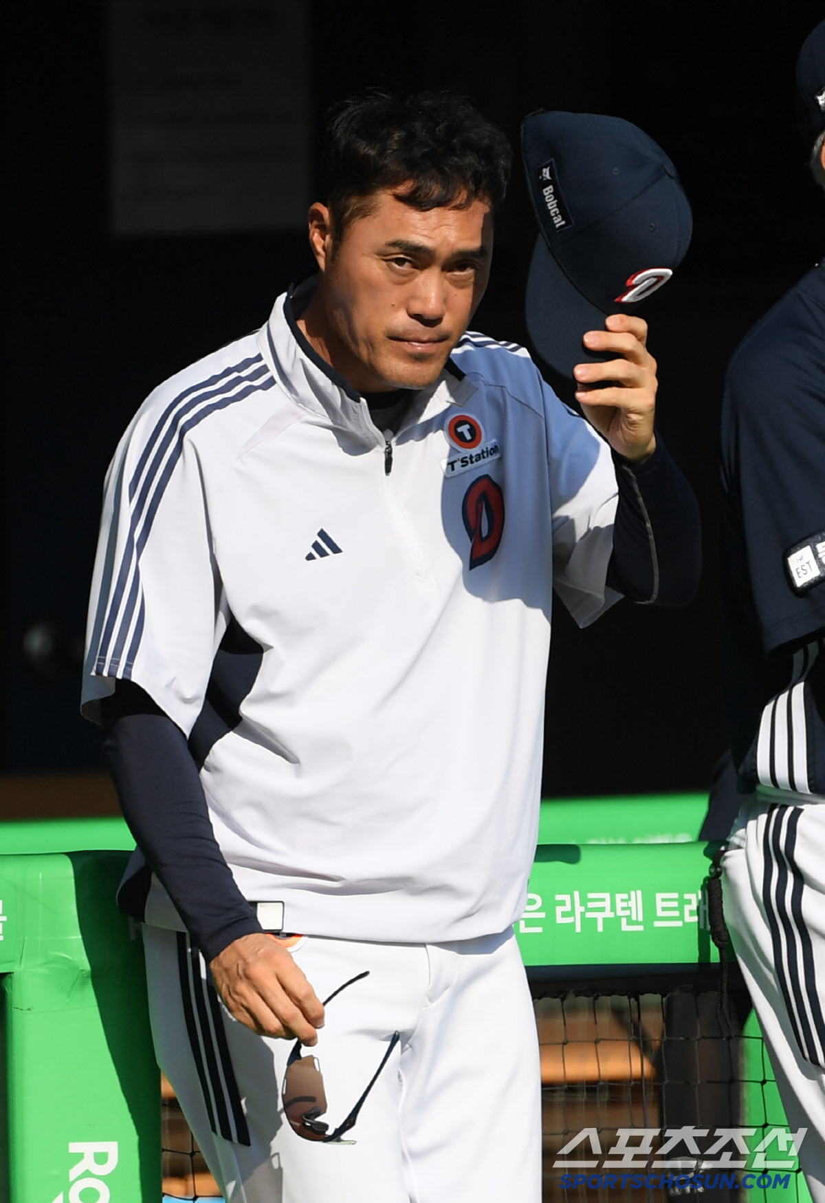 "은퇴식 이후 처음" 적장으로 돌아온 사직, '캡틴 조성환'의 솔직한 진…
