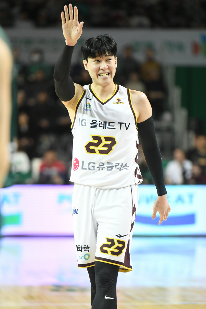 [현장분석] 두경민, 전성현 연봉조정신청 승리. 왜 KBL은 LG 아니라…