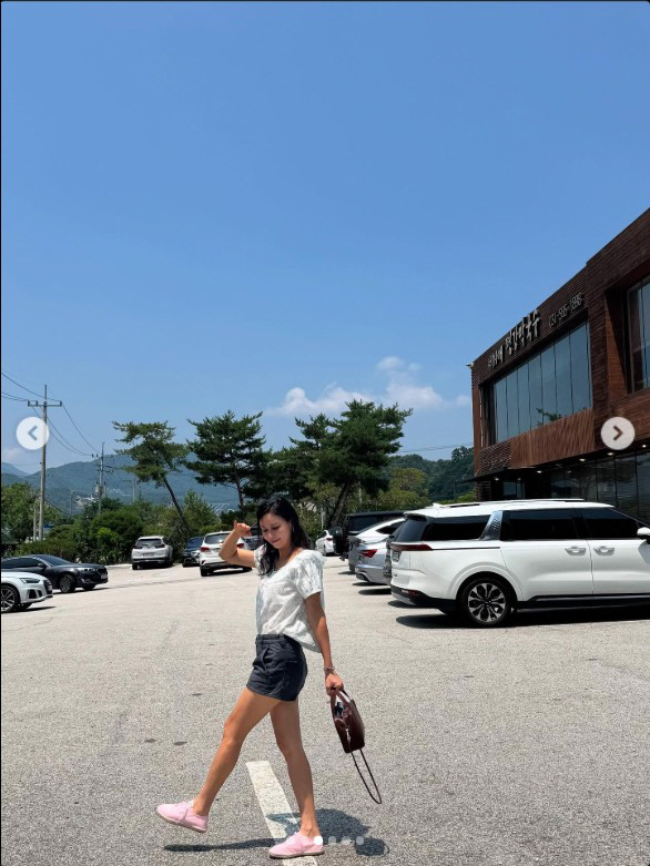 '장동건♥' 고소영, 레전드 각선미에 핑크 운동화까지…이 조합 실화?