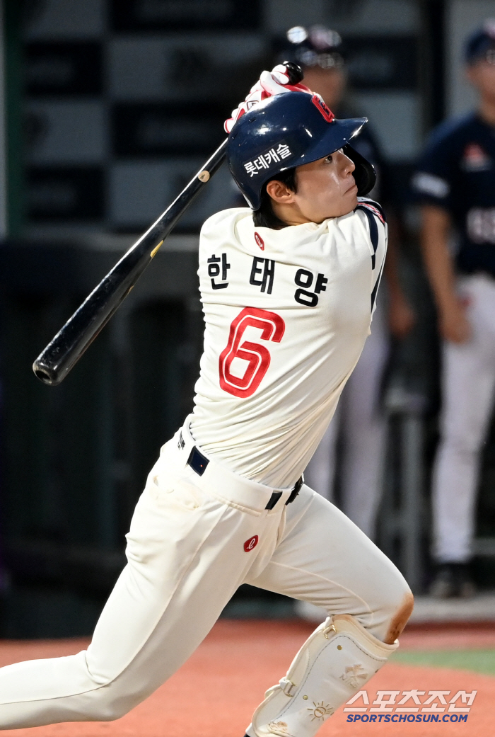 [포토] 한태양, 1타점 동점 2루타 쾅