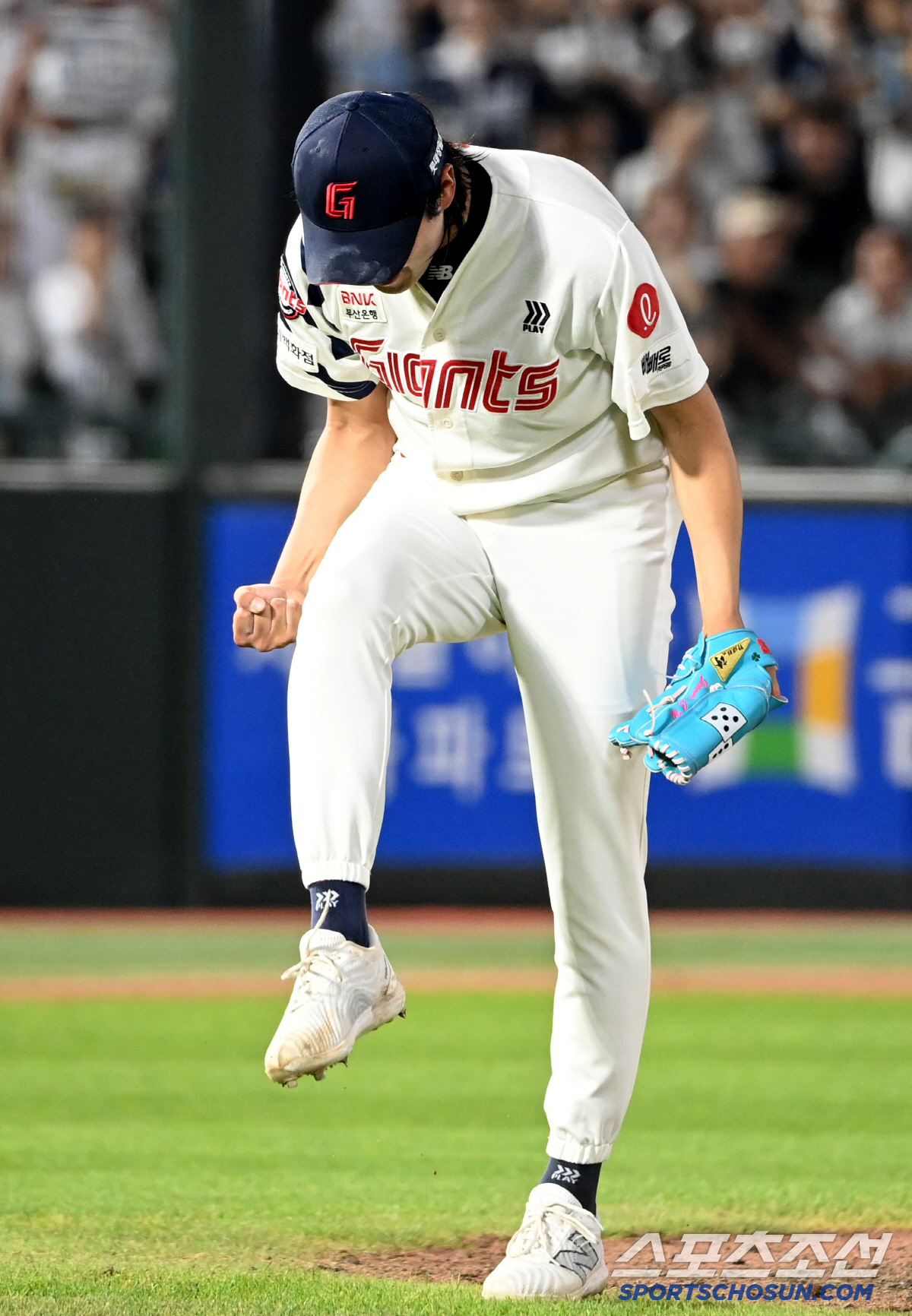 [포토] 정철원, 김민석 삼진 잡고 환호!