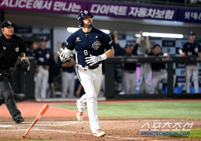 [포토] 케이브, 8회 동점 투런포!
