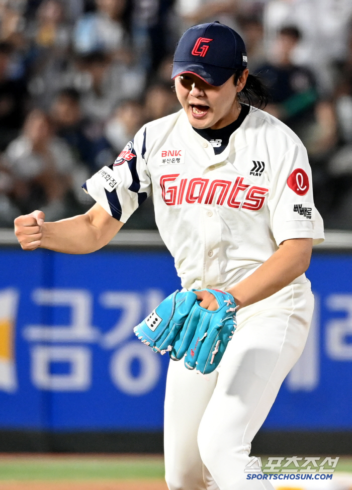 247일만의 컴백 → 유니폼 갈아입은 사직 아이돌, 부산팬과 첫만남 어땠…