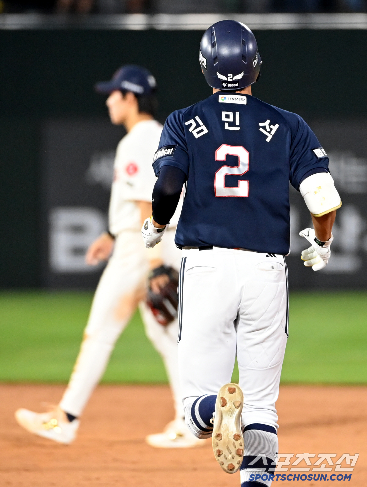 '잠실 아이돌' 인사에 울컥한 사직 누나들, 김민석 인사에 울다 정철원 …